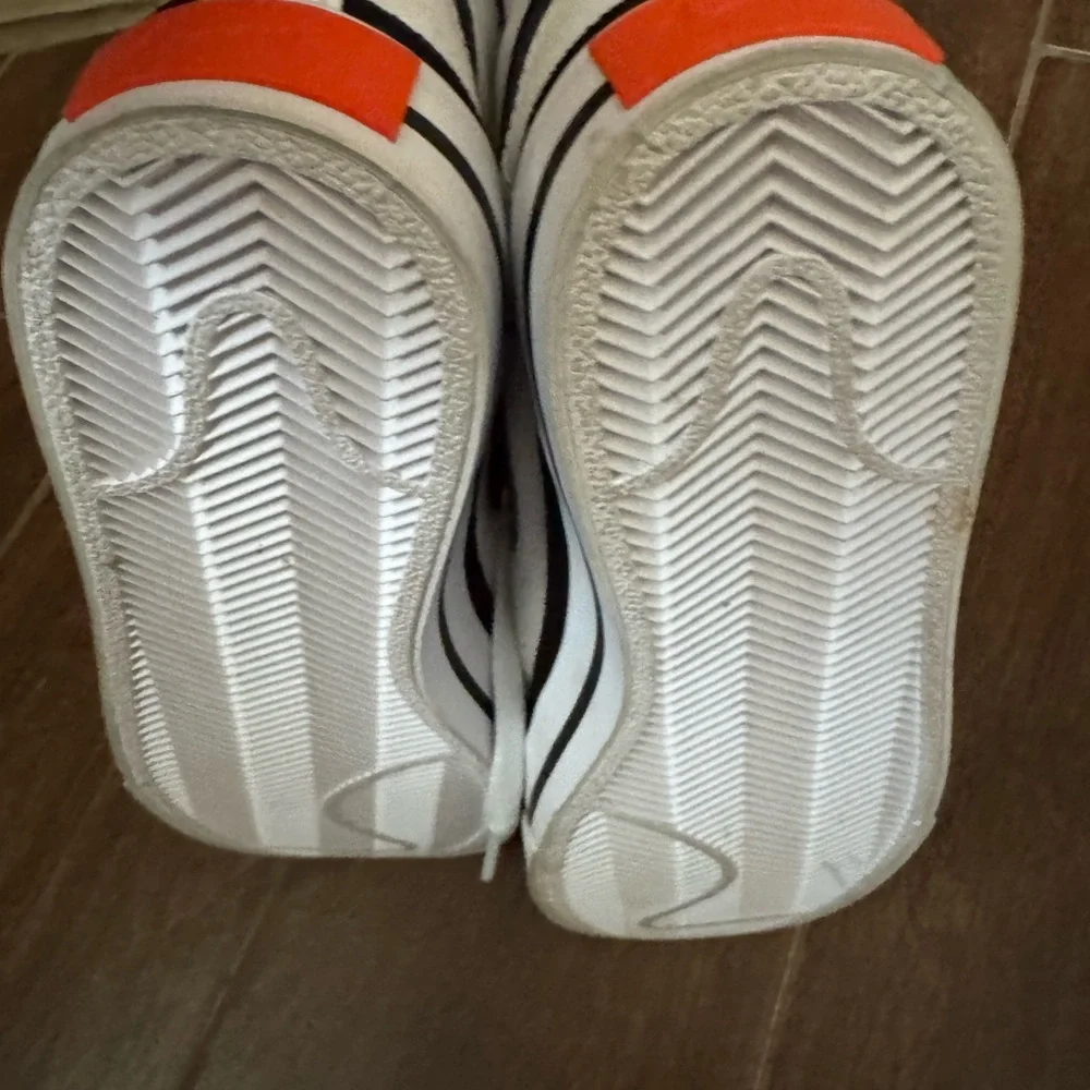 NWOT Nike White Mid-Top Sneakers - Picture 5 of 6